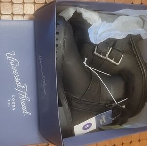 Universal thread black boots size 6